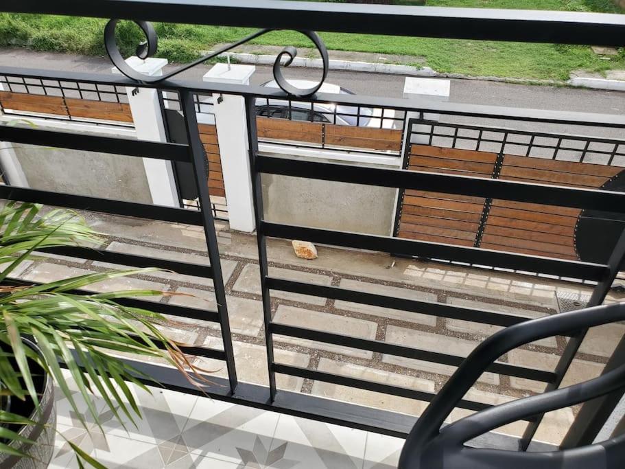 'The Solace' New Luxury Modern 1Bed 1Bath Apt. Portmore Εξωτερικό φωτογραφία